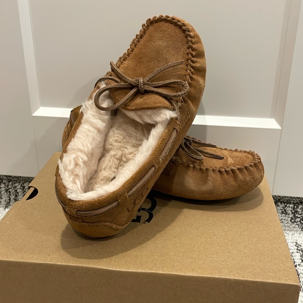 Kids UGG Dakota Slippers - 2